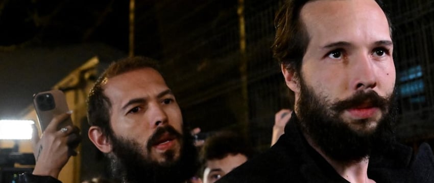 Суд Запретил Эндрю Тейту Покидать Румынию из-за Судебного Разбирательства по Делу о Торговле Людьми