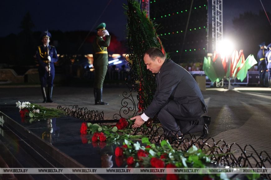 Около 20 тыс. человек стали участниками митинга-реквиема в Брестской крепости