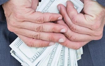 Названа самая большая взятка в Беларуси