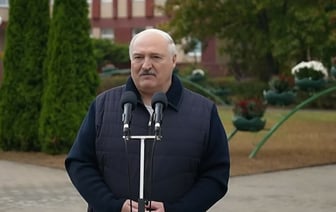 Лукашенко объяснил, почему его вертолет летел «необычно низко» — Видео