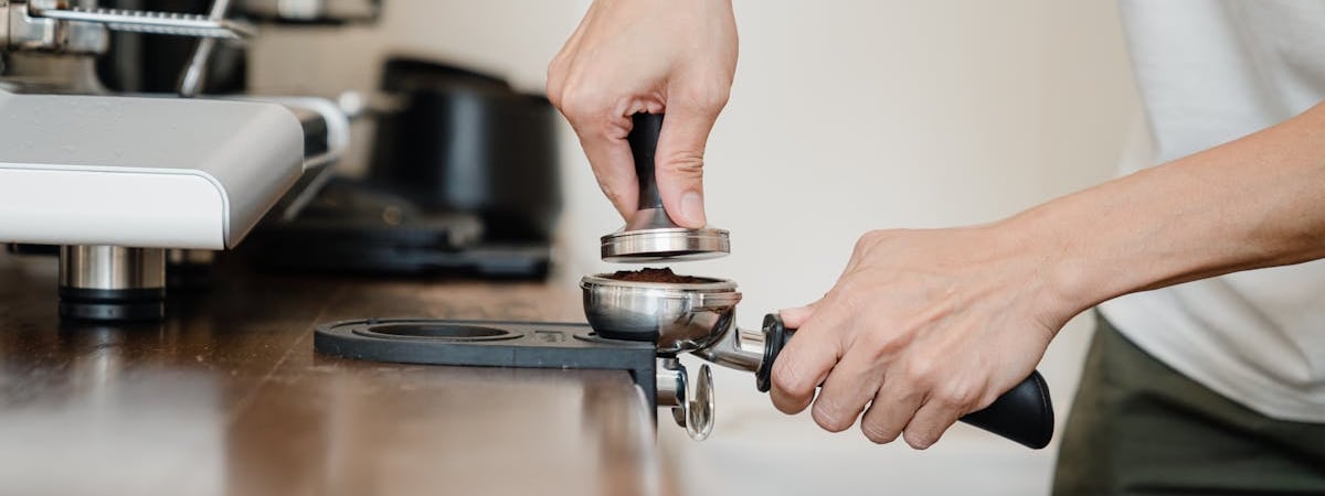 Белорусский банк запретил пополнять карточки наличными в 9 городах. Но есть нюанс