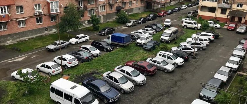 Парковка в Минске: почему минчане предпочитают дворы