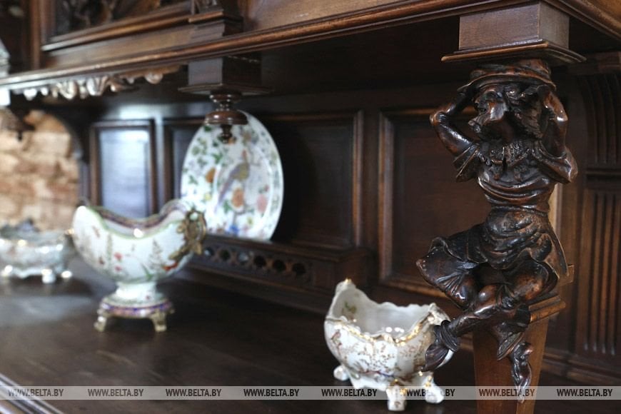 Какие секреты Сапег скрывает Ружанский дворец? Прогулялись по его коридорам