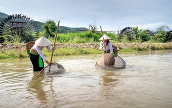 Сотрудники крупного минского рыбоконсервного комбината не получают зарплату более 5 месяцев; они записали обращение к Лукашенко