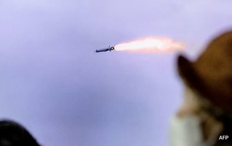Северная Корея провела испытания ракет с разделяющимися боеголовками на фоне растущей напряженности в отношениях с Южной Кореей.
