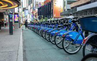 Весь этаж или по частям. В Новополоцке сдают в аренду помещения под офис или услуги в новом торговом центре (Презентация)