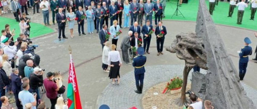 В Бресте открыли памятный знак «Живая память благодарных поколений»