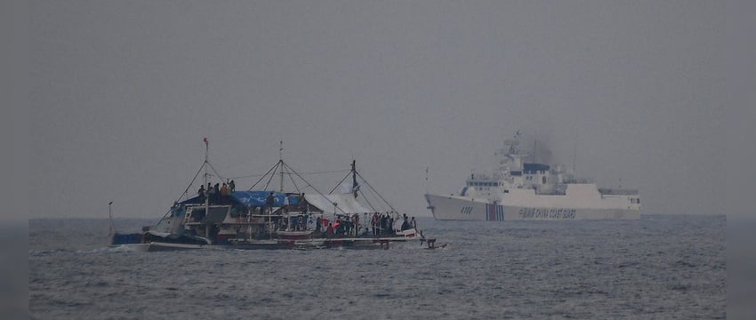 Филиппины Обвиняют Китайские Корабли в "Таране", Повреждении Лодок