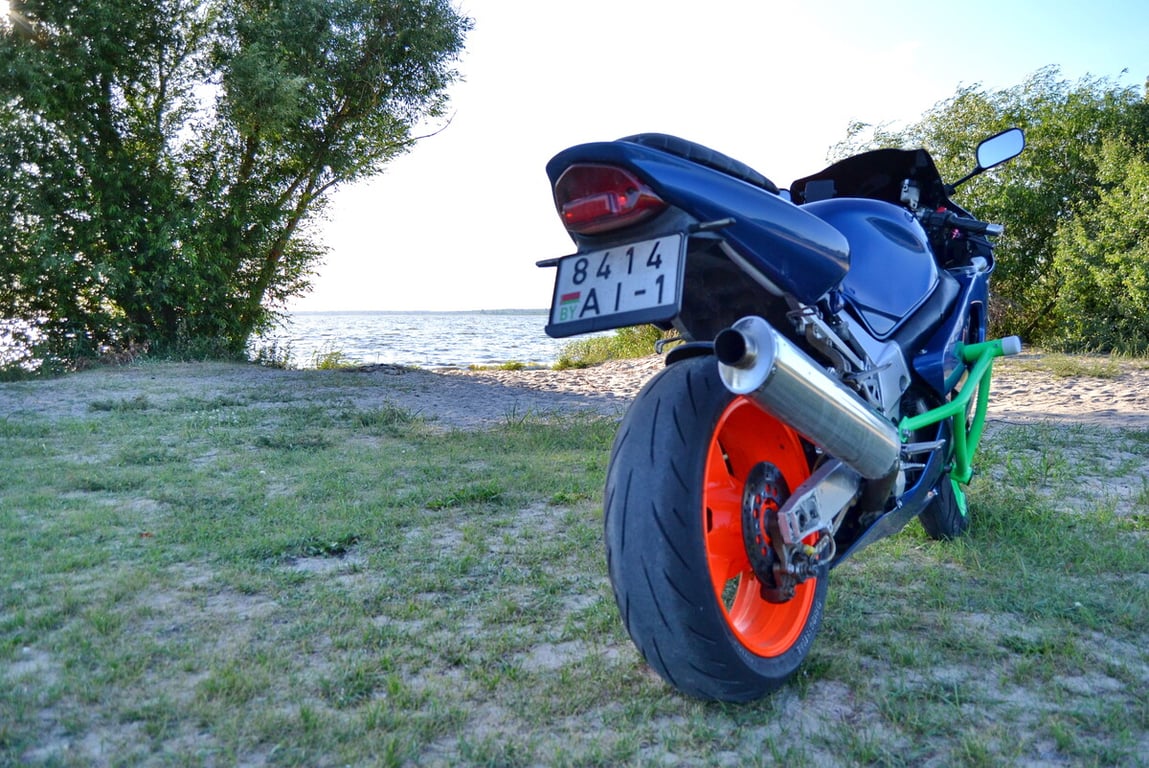 «Не изменю статус, пока не куплю спортбайк!» Жительница Брестской области о своей мечте — Suzuki GXS-R 600