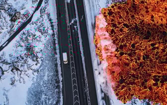 Появились фото, как лава поглощает дороги в Исландии — Фото