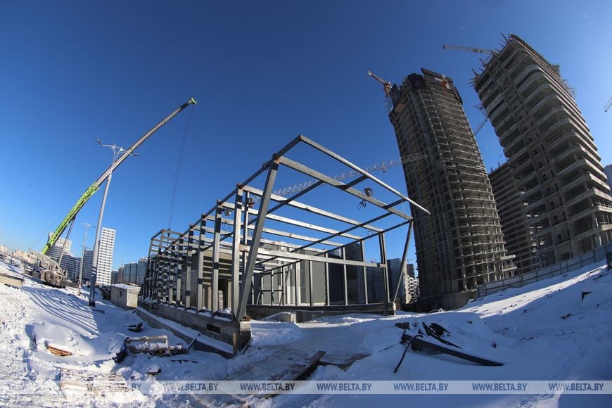 Светильники-облака и облицовка гранитом. Смотрите, как строятся новые станции третьей линии минского метро