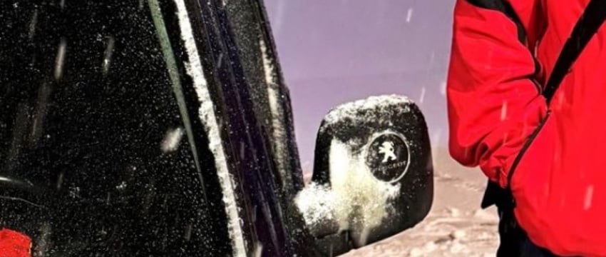 Белорус не смог попасть в ЕС — причина в наклейке на стекле машины