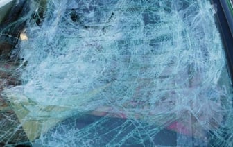 Рабочий из мести повредил бензотриммером автомобиль начальника. Ущерб оценили брестские эксперты