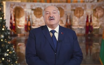 Лукашенко: В истекшем году нас пытались поставить на колени, удушить экономически