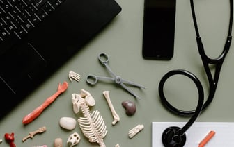 В Новополоцке девушка оказалась в больнице после взрыва петарды