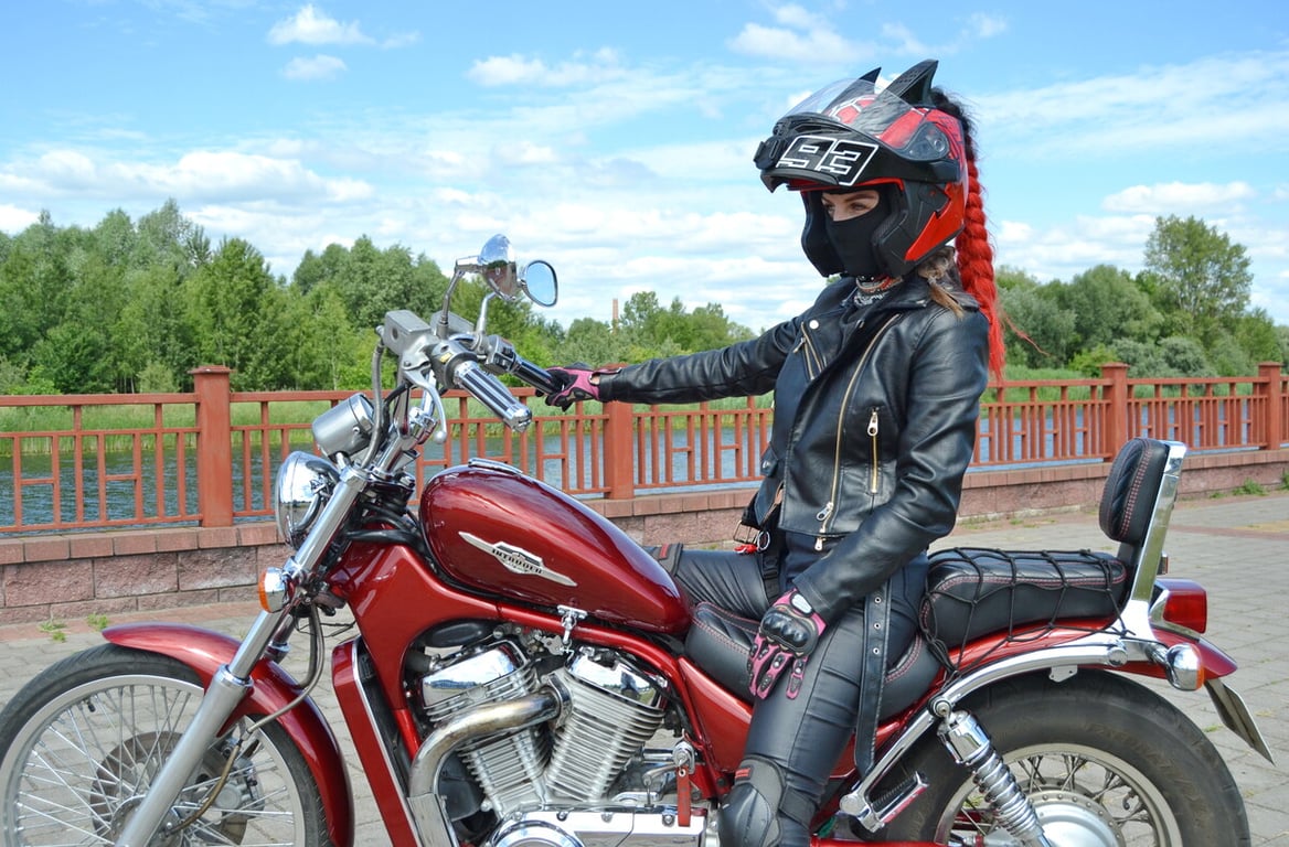 Девушка из Кобрина рассказала о своём Suzuki Intruder VS800