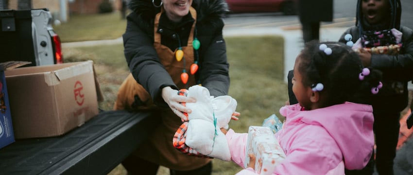Красивый Рождественский бал устроил Полоцкий университет для людей золотого возраста в Доме офицеров