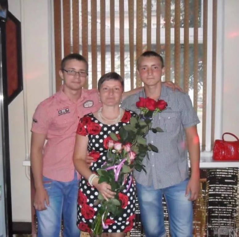 Родила в туалете и бросила: сын искал мать много лет и нашел у Малахова