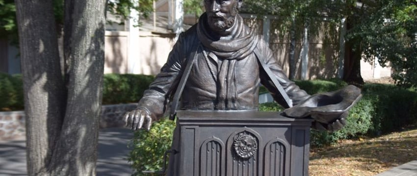 В Гомеле нашли хулигана, повредившего скульптуру шарманщика