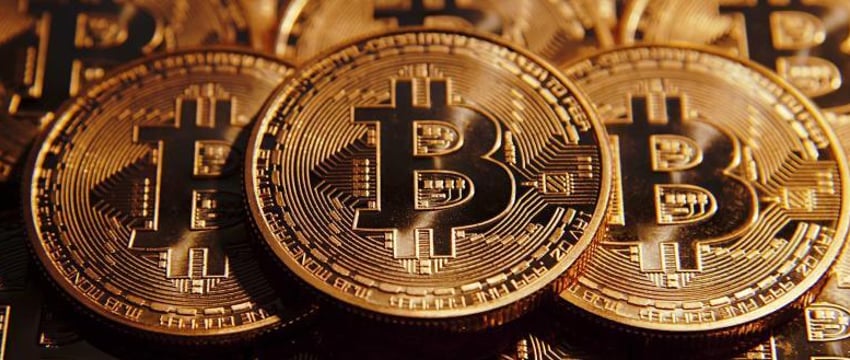 Биткоин достиг рекордного курса в 93 тысячи долларов