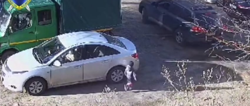 Бесправник переехал 3-летнего малыша в Гомеле – жуткое видео