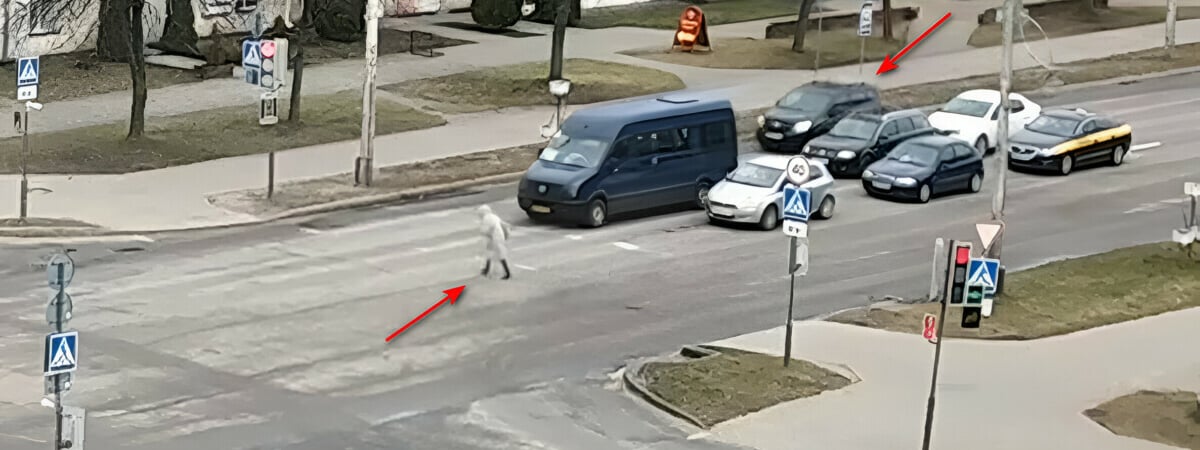 Видео ДТП в Кобрине показало, почему переход дороги на «желтый» может закончиться трагедией. 18+ — Видео