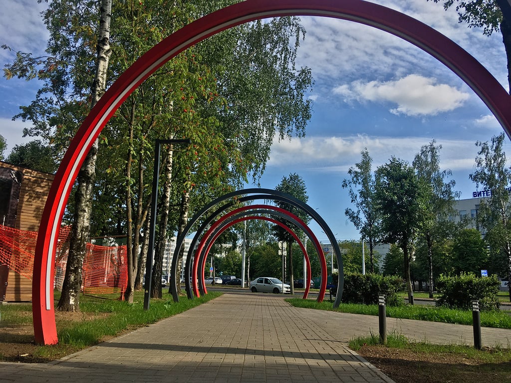Арки. Студенческий сквер в Витебске напротив ВГУ. Фото Сергея Серебро
