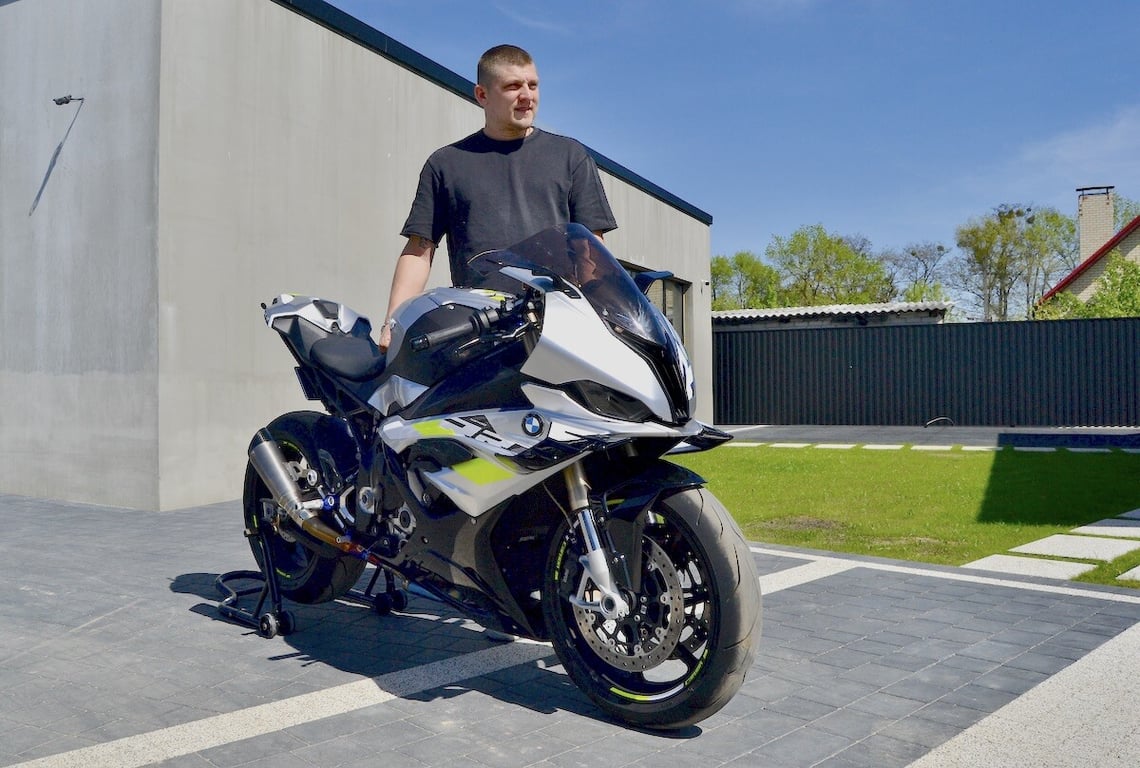 Брестчанин заказал BMW S1000 RR из США и сделал его звездой Instagram