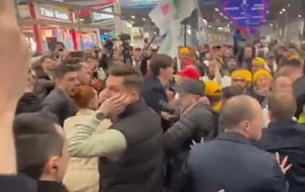 В Париже протестующие фермеры закидали полицейских яйцами