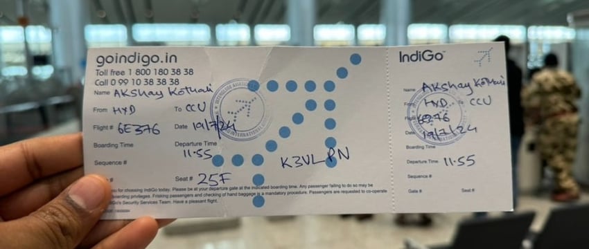 Пассажиры получают рукописные посадочные талоны после сбоя в работе системы Microsoft