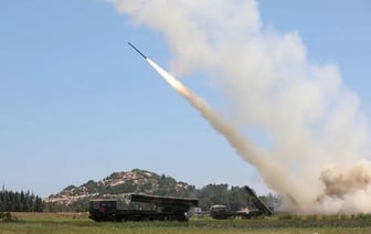 Китай проводит первый публичный испытательный запуск межконтинентальной баллистической ракеты