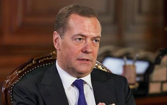 Медведев предложил арестовать активы США