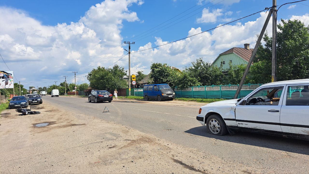 «Бесправный» мотоциклист и бесправник в Mercedes встретились в Столинском районе