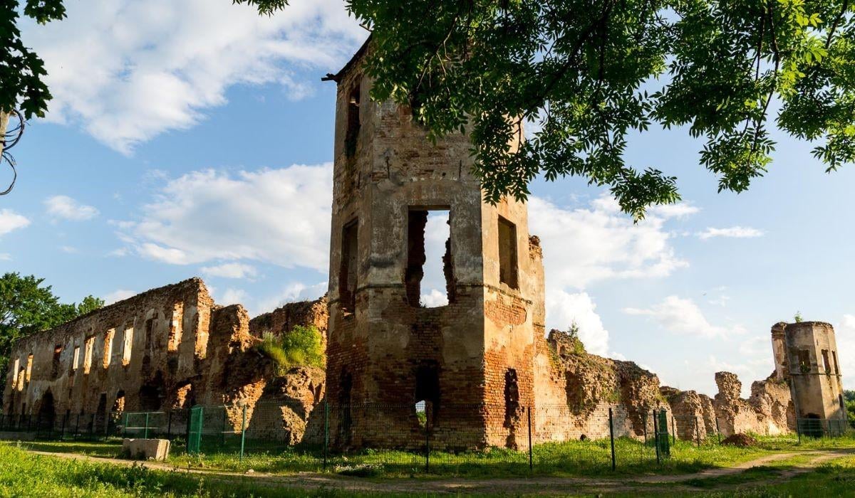 В каких замках Беларуси живут привидения? Топ мистических маршрутов и цены на экскурсии