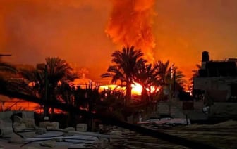 Израиль возобновил массированные удары по Газе. Перемирие сорвано? — Фото