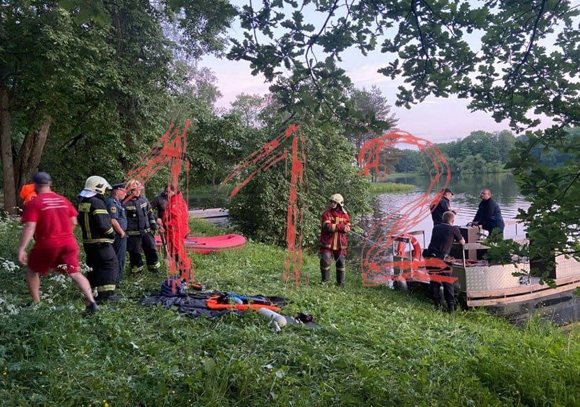 Понтон с 24 пассажирами перевернулся под Петербургом, погиб человек