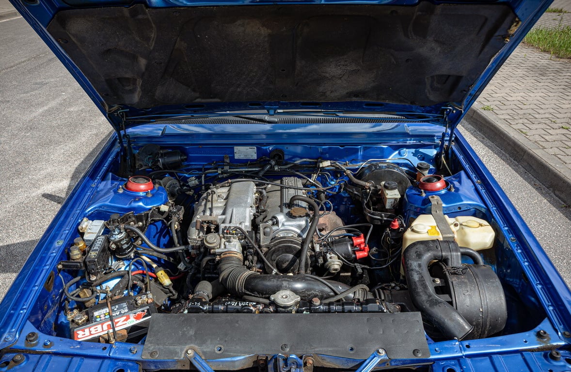 Это судьба! Брестчанин спустя 20 лет вернул и восстановил свою Mazda 929 из 80-х