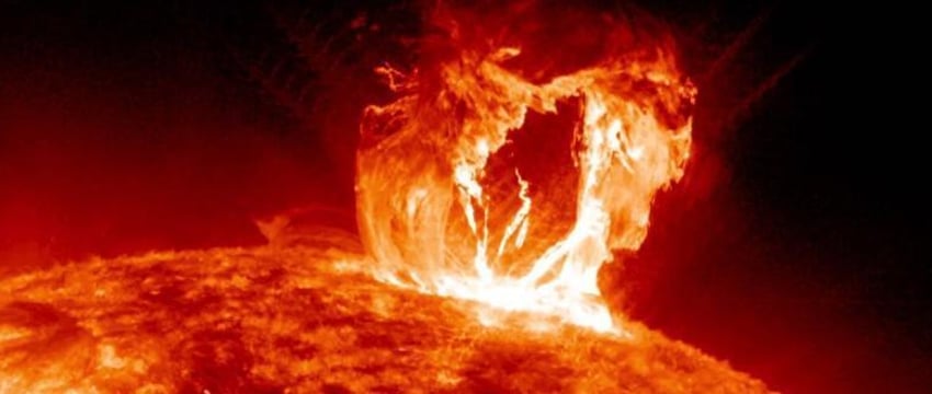 Мощная вспышка на Солнце приведет к магнитной буре в новогоднюю ночь
