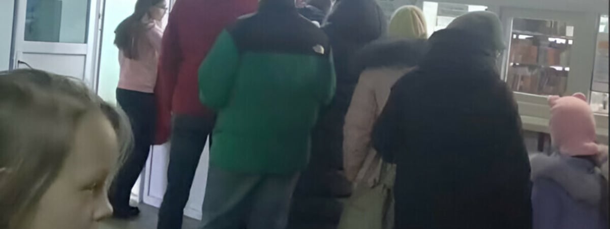 «Считаете что это большая?!» – Белорусы поделилась видео очередей в поликлиники. Подписчики в комментариях разделились — Видео