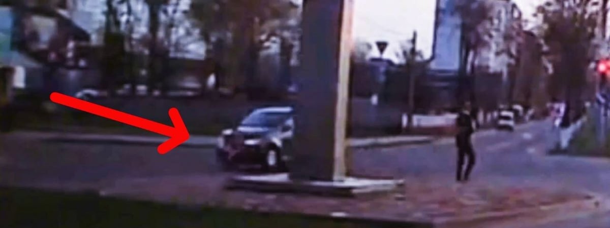 На видео попало, как легковушка сбила 8-летнюю девочку на пешеходном переходе в Борисове — Видео