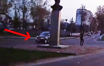 На видео попало, как легковушка сбила 8-летнюю девочку на пешеходном переходе в Борисове — Видео