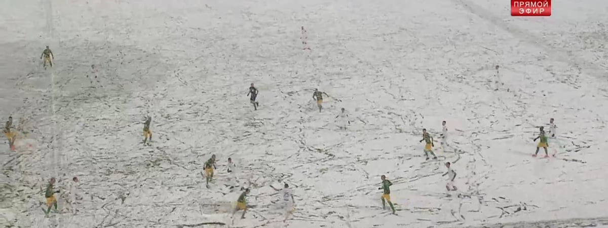 В Минске из-за снегопада прервали футбольный матч «Немана»