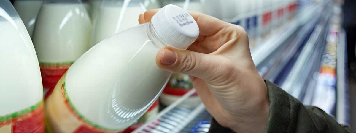 В тетрапаке или бутылке? Учёные рассказали, как упаковка влияет на вкус и качество молока — Полезно