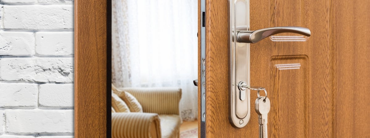 В Гродно женщина не могла попасть в собственную квартиру — пришлось вызывать милицию