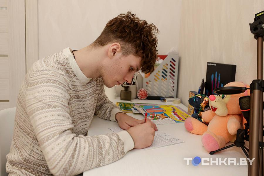 Она – из Дубая, он белорус. Как девушка из Дубая спасает парня после аварии