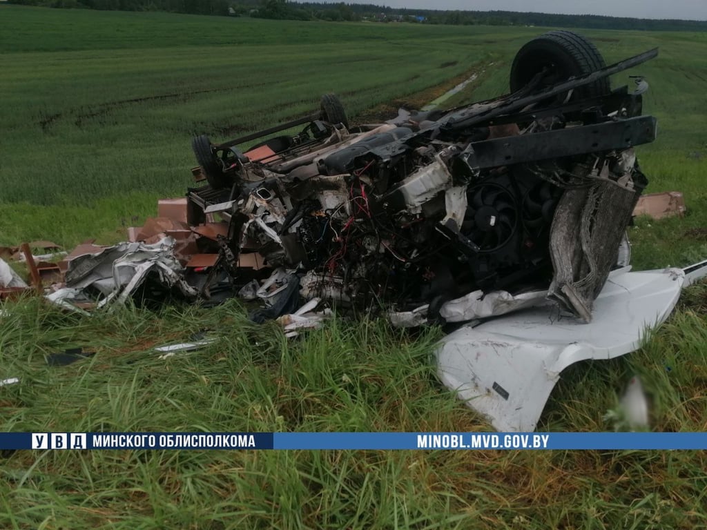 Жесткое ДТП на М1: у бензовоза лопнуло колесо, он вылетел на встречку и врезался в два грузовика