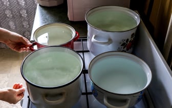 «Минскэнерго» опубликовало график отключения горячей воды в мае. Кому в столице готовить кастрюли и тазики?