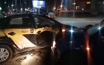 В Бресте пьяный водитель Skoda врезался в автомобиль такси