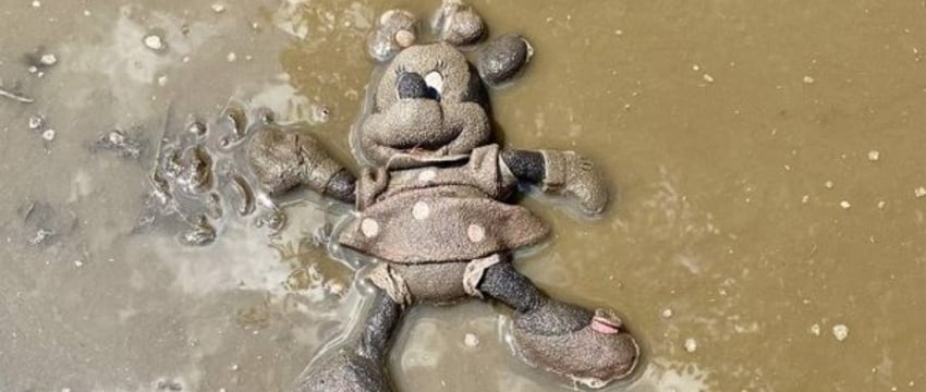 Несколько лет родной дядя превращал жизнь племянниц в ад