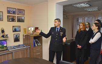 «Да тут жить можно!» В Гомеле школьникам показали условия работы судебных исполнителей